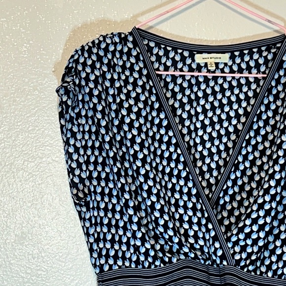 Max Studio Print MIDI Dress with All Over Tulip Pattern Women Size Small POCKETS - Picture 3 of 12